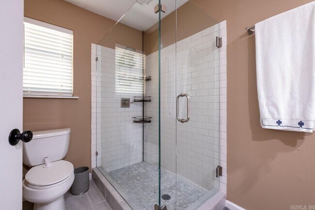 Building Photo - 1720 Jennifer Dr