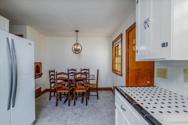 Building Photo - 2510 Tillett Rd SW