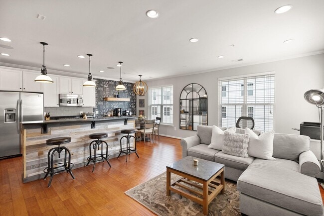 Building Photo - 9502 Lee Ct