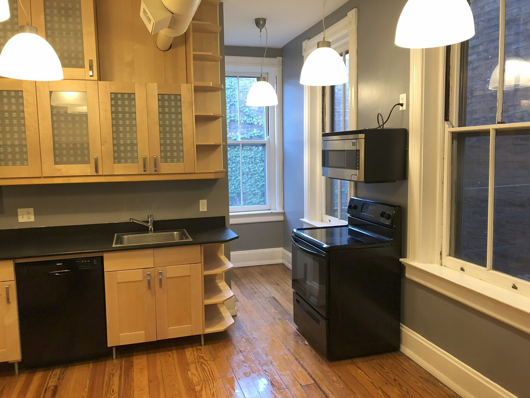 Building Photo - 1406 Sycamore Street