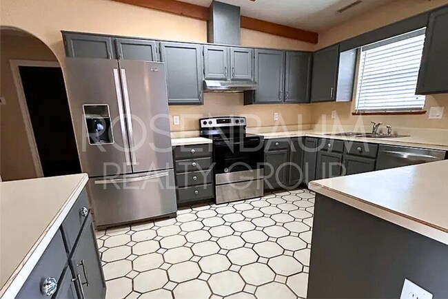 Building Photo - 8886 E Volcano Dr