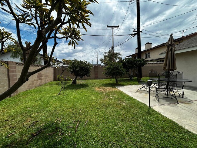 Building Photo - Beautifully Remodeled 3-Bedroom Home for Lease in a Highly Desirable Neighborhood