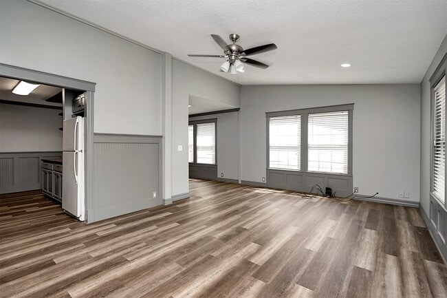 Building Photo - 10 Carol Ct