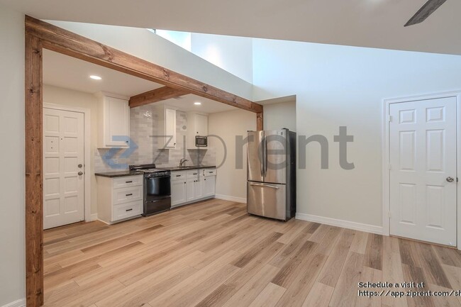 Building Photo - 4031 Leeshire Dr