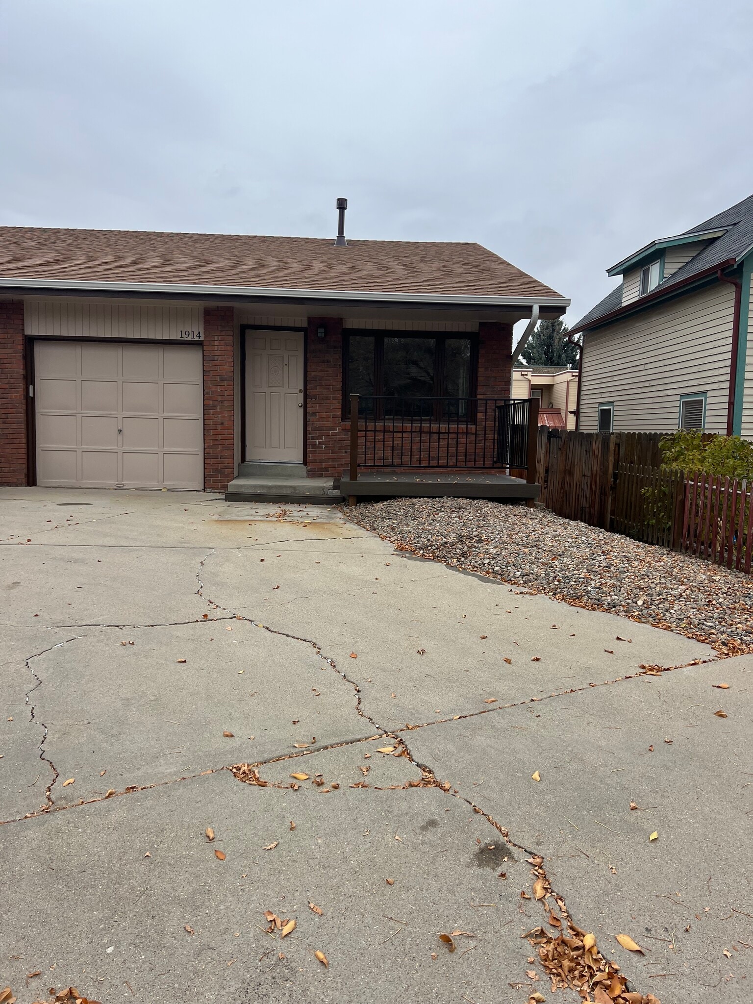 Building Photo - 1916 9th Ave