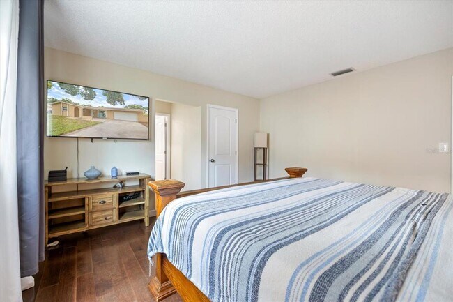 Building Photo - 818 Plum Tree Ln
