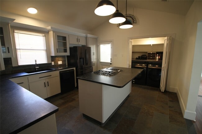 Building Photo - 1031 Fugate St