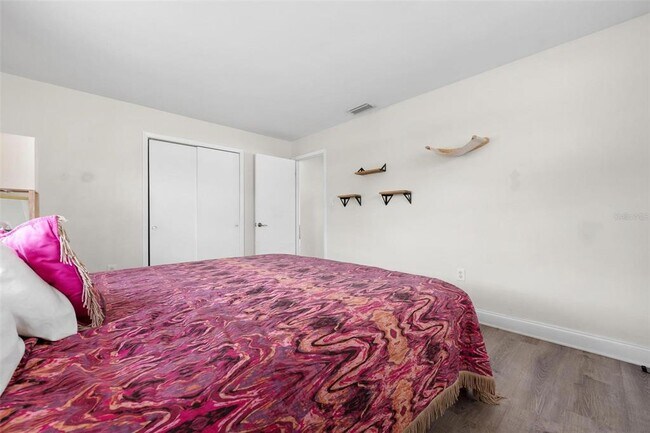 Building Photo - 5120 Brookmeade Dr