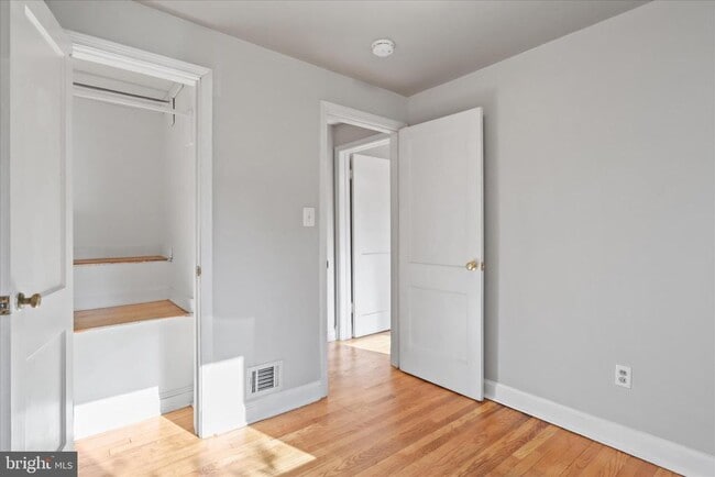 Building Photo - 6 E Myrtle St