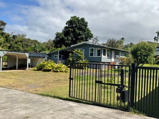 Building Photo - Remodeled Large Studio walking distance to town