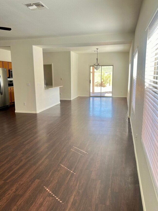 Building Photo - 3-bedroom, 2-bath in Johnson Ranch