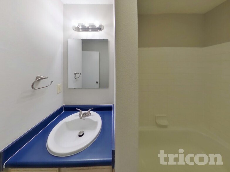 Building Photo - 350 Sunburst Ln