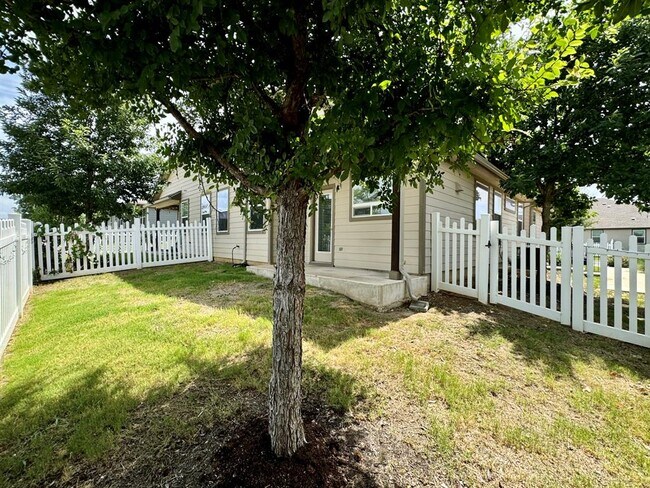 Building Photo - 1701 Logan Dr