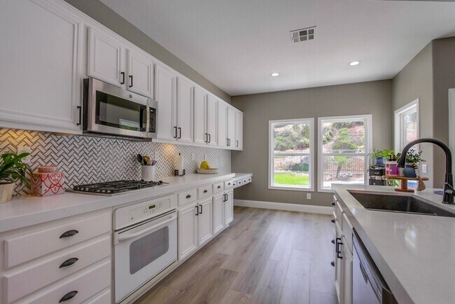 Building Photo - 3207 Meadow Side Pl