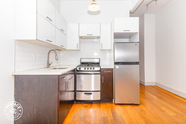 Building Photo - 233 Jefferson St