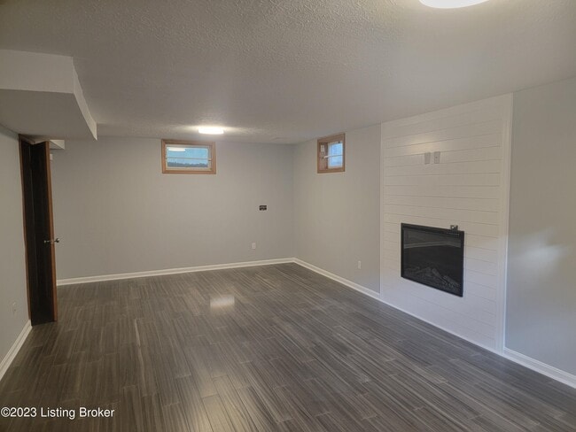Building Photo - 10315 Amberwell Park Rd