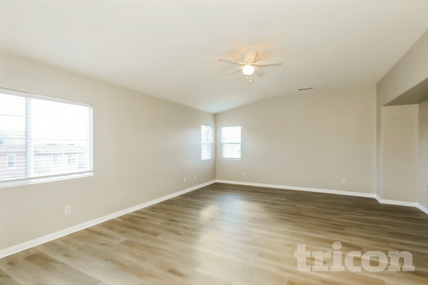 Building Photo - 41808 Davidson St