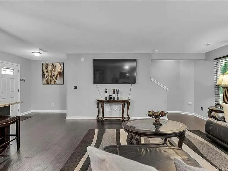 Building Photo - 1635 Hooper Court