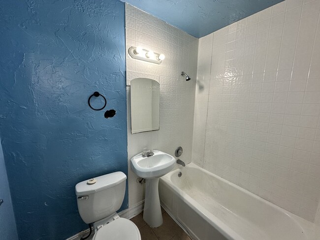 Building Photo - 2bed/2bath Home Available in OKC!
