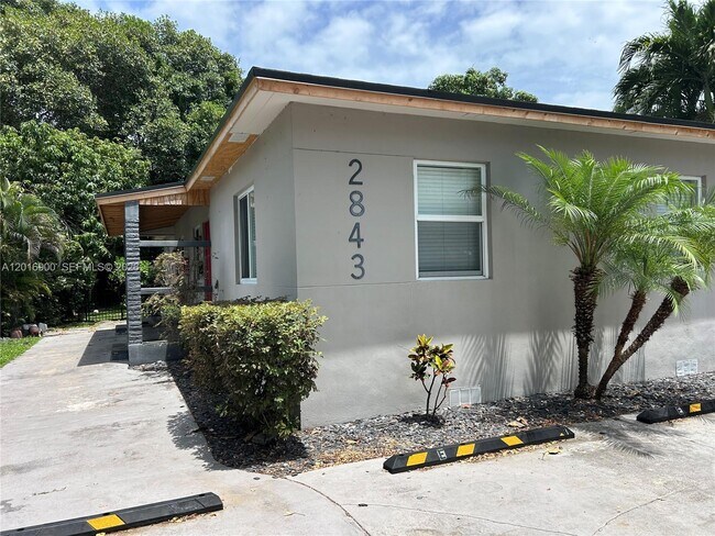 Building Photo - 2843 SW 37th Ct