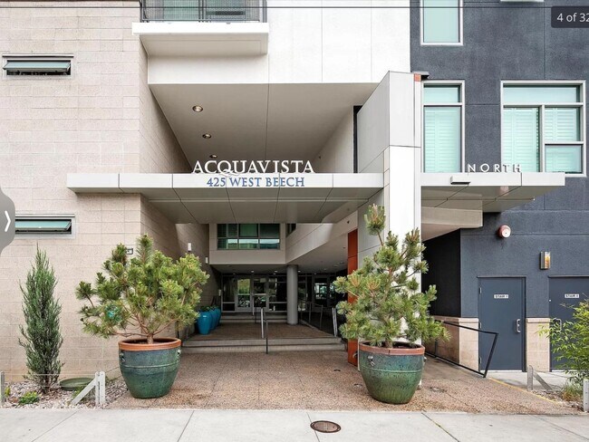 Main entrance on Beech st - 425 W Beech