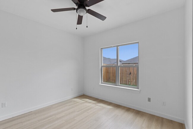 Building Photo - 5708 Kemper St