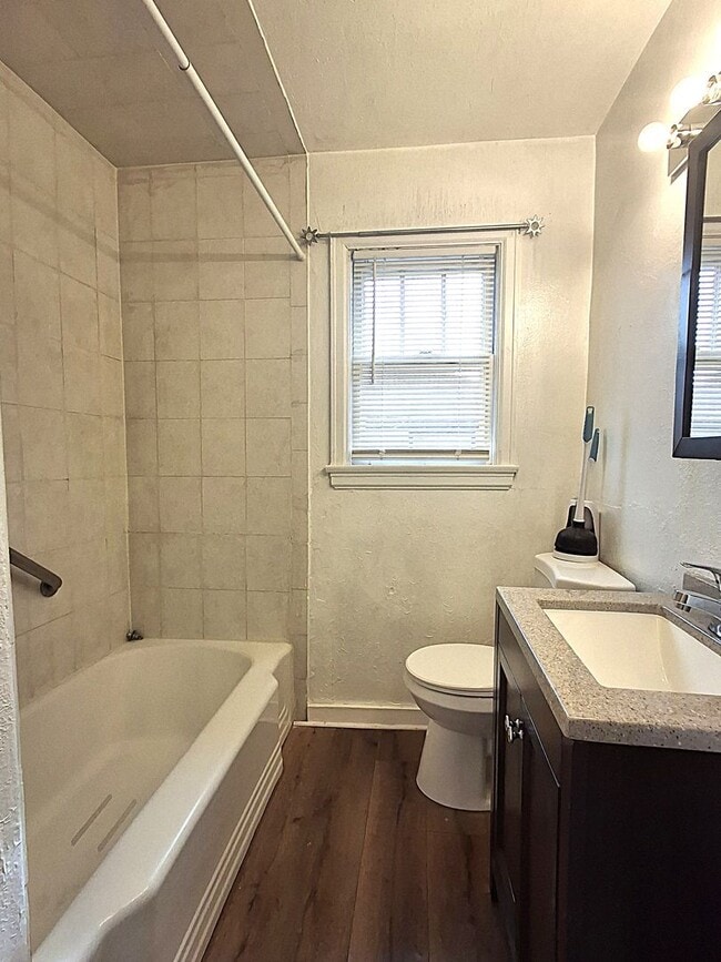 Building Photo - ALL PROSPECTIVE TENANTS MUST SUBMIT A $58 ...