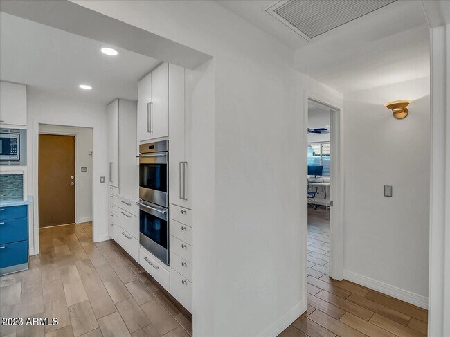 Building Photo - 3351 E Las Rocas Dr