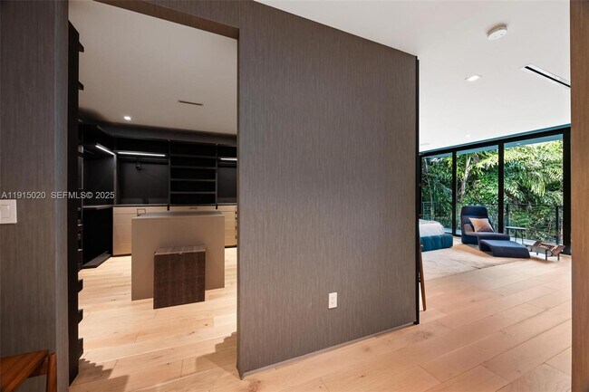 Building Photo - 77 SW 18th Terrace