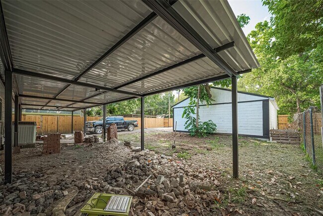 Building Photo - 1308 W Dumble St