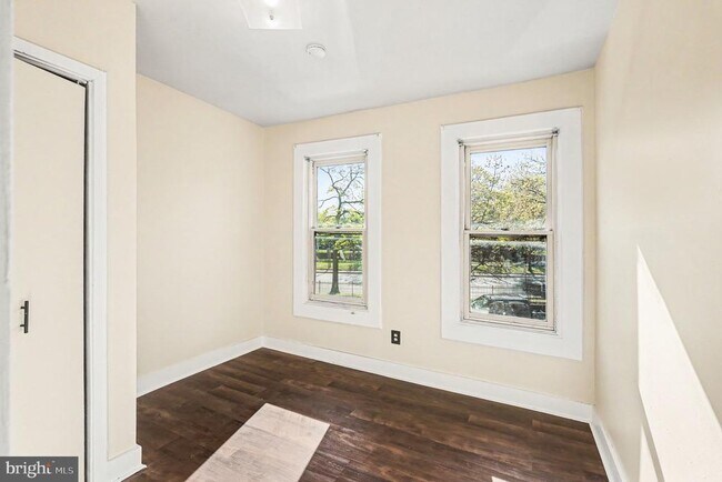 Building Photo - 229 S Fremont Ave