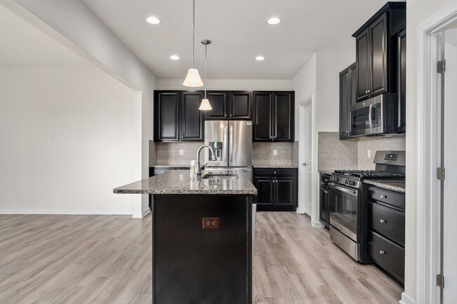 Building Photo - Smithfield Home