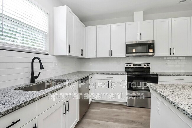 Building Photo - 6618 Riverview Dr