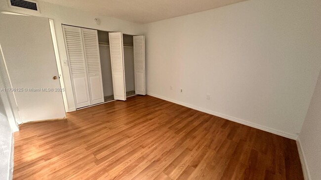 Building Photo - 8870 Fontainebleau Blvd