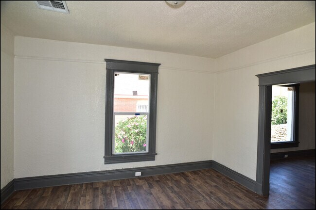 Building Photo - 2111 Portland Ave