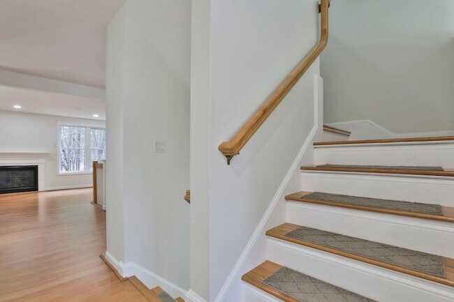 Building Photo - 92 Barrington Ave