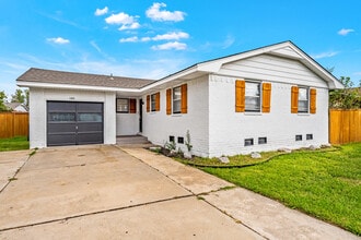 Building Photo - 140 SW 69th St