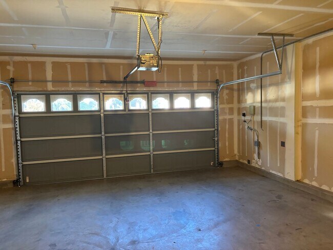 Building Photo - Rare single-story 4-bedroom Brentwood rental opportunity! Ideal California Orchard location!