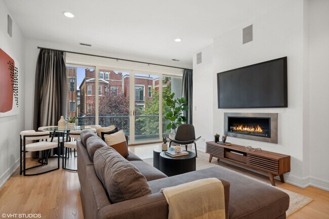 Building Photo - 1021 N Hermitage Ave