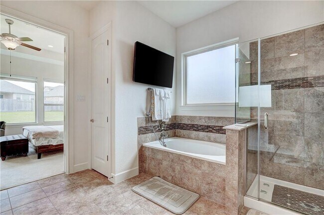 Building Photo - 5310 Scenic Lake Dr