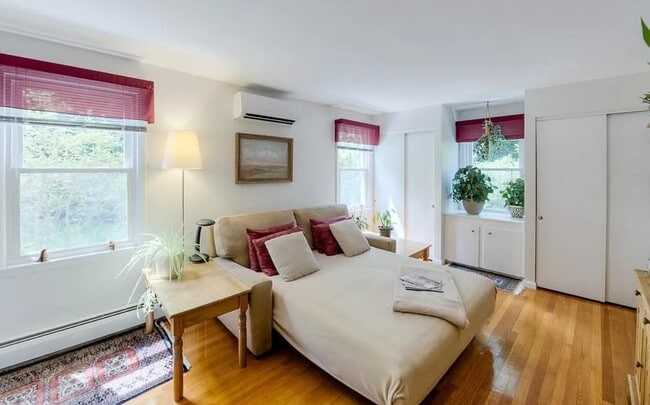 Building Photo - 11 Dubiel Dr