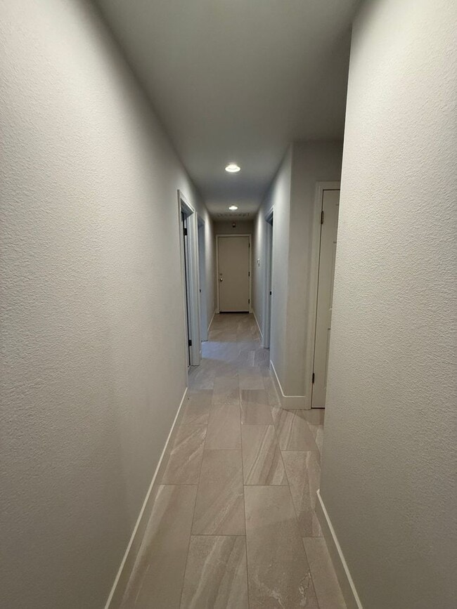 Building Photo - Large Single Level 4 Bedroom 2 Bathroom Home located in Northeast Rohnert Park