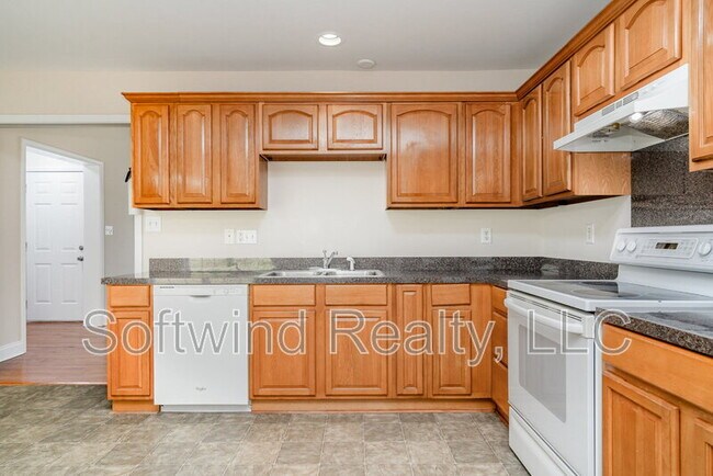 Building Photo - 1803 Red Bird Cir SE