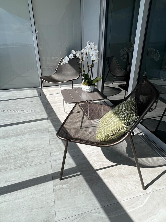 Building Photo - 488 NE 18th St