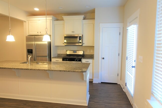 Building Photo - 17 Timber Oak Way