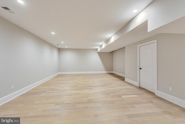 Building Photo - 3104 Sleepy Hollow Rd