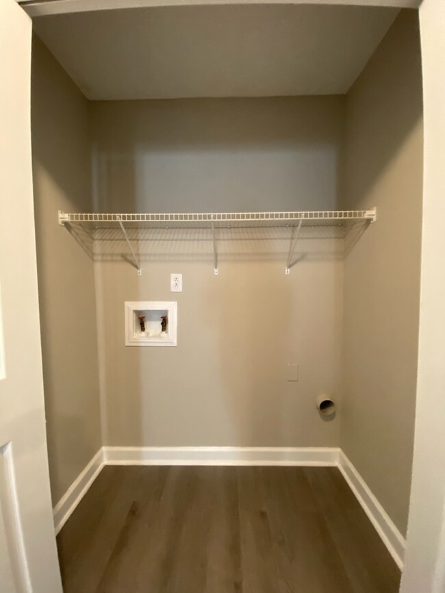 Building Photo - 2 Bedroom, 2 Bath condo