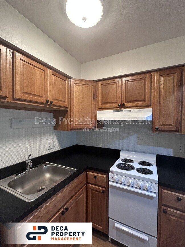 Building Photo - 4020 Lindell Blvd