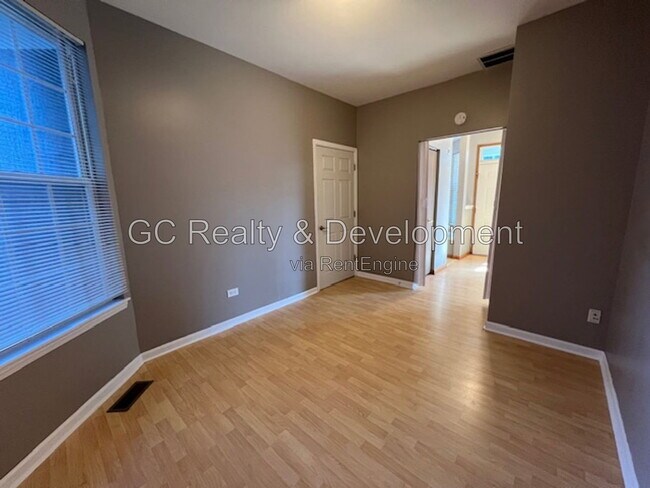 Building Photo - 159 Shorewood Dr