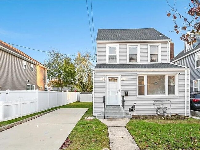 Primary Photo - 218 Princeton St